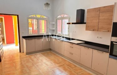 DAKAR ALMADIES : Très belle Villa R+1 à louer