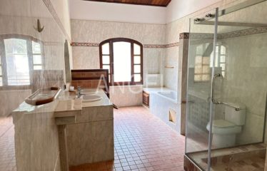 DAKAR ALMADIES : Très belle Villa R+1 à louer