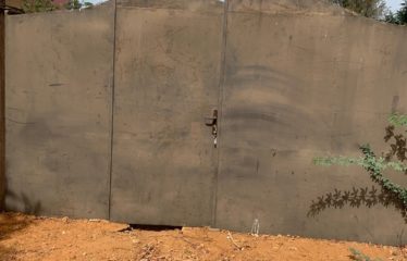 SOMONE : Terrain constructible de 576 m2 proche goudron à vendre