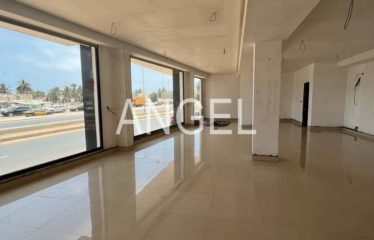 DAKAR YOFF : Showroom de 105 m² à louer