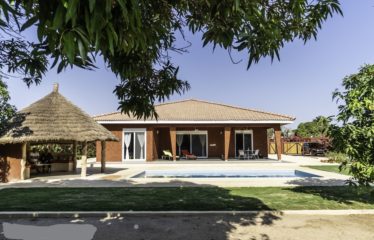 SALY : Villa afro contemporaine 3 chambres avec piscine à vendre