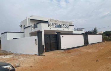 SOMONE : Villa contemporaine 4 chambres avec piscine à vendre