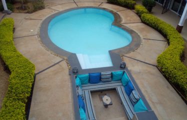 SOMONE : Propriété de standing au fort potentiel à vendre