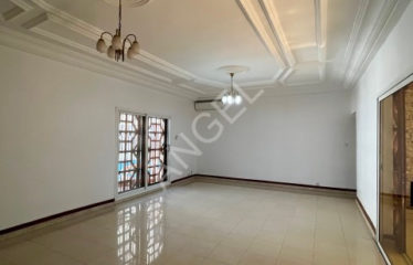 DAKAR POINT E : Belle villa avec piscine à louer