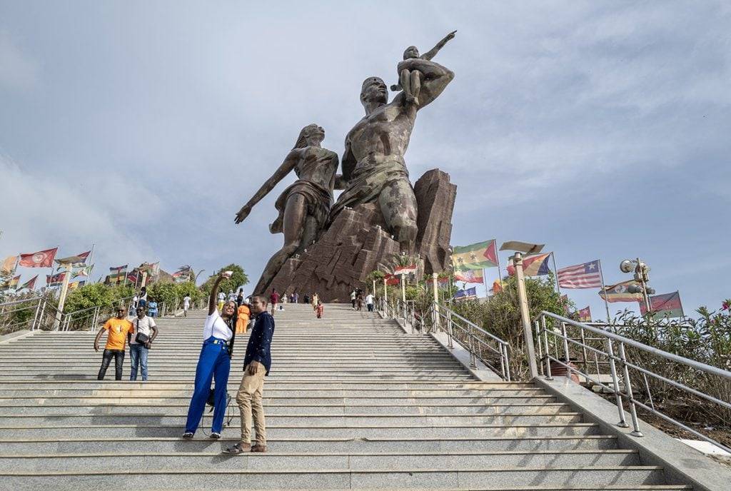 Escaliers menant au Monument e la renaissance africaine à Ouakam Dakar Sénégal