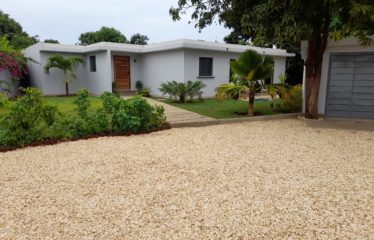 NGAPAROU : Villa coquète neuve 4 chambres avec piscine à vendre