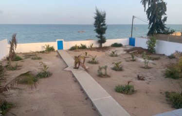 NIANING : Villa R+1 pieds dans l’eau 3 chambres à vendre