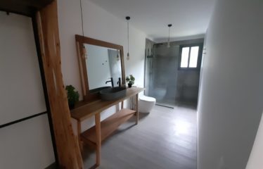 NGAPAROU : Villa coquète neuve 4 chambres avec piscine à vendre