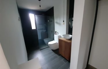 NGAPAROU : Villa coquète neuve 4 chambres avec piscine à vendre