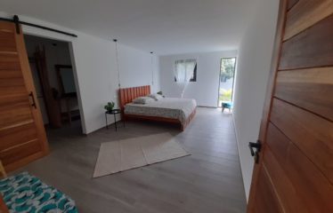 NGAPAROU : Villa coquète neuve 4 chambres avec piscine à vendre