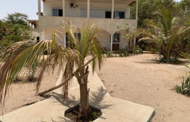 NIANING : Villa R+1 pieds dans l’eau 3 chambres à vendre