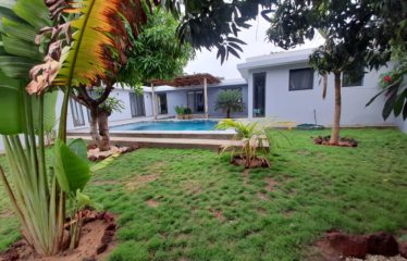 NGAPAROU : Villa coquète neuve 4 chambres avec piscine à vendre