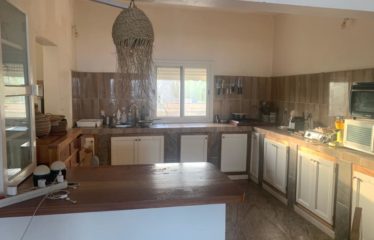 NIANING : Villa R+1 pieds dans l’eau 3 chambres à vendre