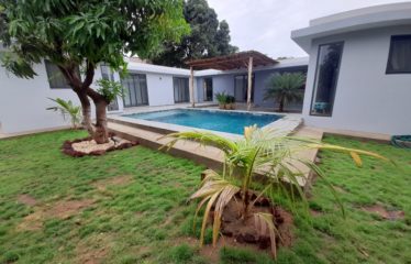 NGAPAROU : Villa coquète neuve 4 chambres avec piscine à vendre