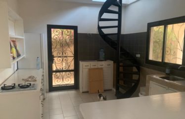 NIANING : Villa R+1 pieds dans l’eau 3 chambres à vendre