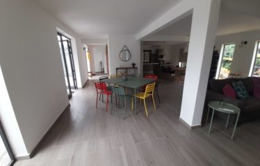 NGAPAROU : Villa coquète neuve 4 chambres avec piscine à vendre