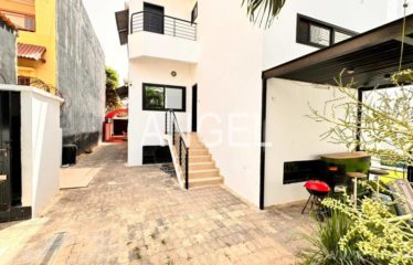DAKAR ALMADIES : Belle villa de 500m² à louer sur 3 niveaux