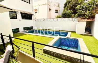 DAKAR ALMADIES : Belle villa de 500m² à louer sur 3 niveaux