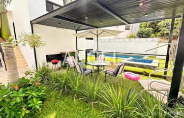 DAKAR ALMADIES : Belle villa de 500m² à louer sur 3 niveaux