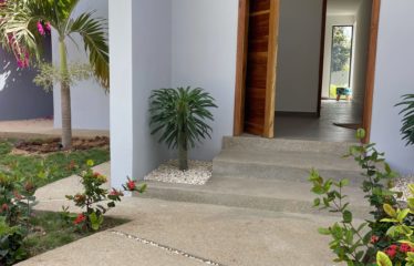 NGAPAROU : Villa neuve à vendre de 4 chambres avec piscine