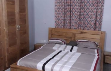 NGAPAROU : Villa R+1 meublée à vendre derrière le Golf de Saly