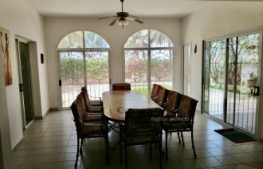 SALY : Belle villa à vendre pieds dans l’eau