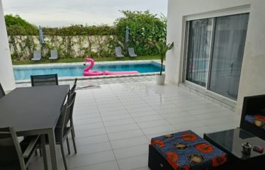 NGUERIGNE : Villa 5 chambres plain-pied avec piscine à louer