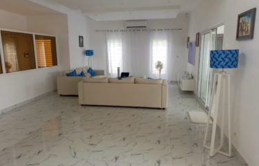 NGUERIGNE : Villa 5 chambres plain-pied avec piscine à louer