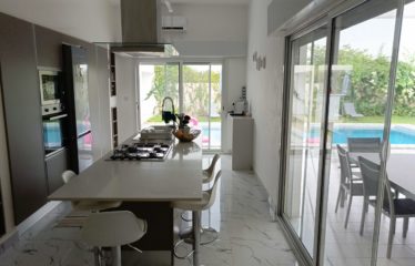 NGUERIGNE : Villa 5 chambres plain-pied avec piscine à louer