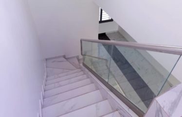 NGAPAROU : Villa moderne de standing R+2 avec piscine à vendre