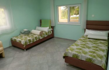 NGAPAROU : Grande villa de standing avec piscine à vendre