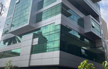 DAKAR PLATEAU : Immeuble R+8 à vendre