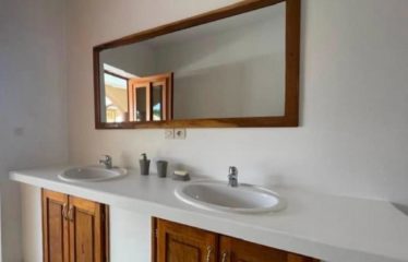 SOMONE : Villa spacieuse avec grande piscine à vendre