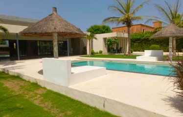 NGAPAROU : Villa plain-pied de standing avec piscine à louer