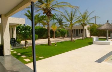 NGAPAROU : Villa plain-pied de standing avec piscine à louer