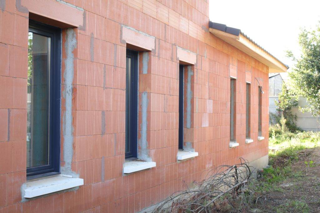 fenêtre d'une maison au Sénégal