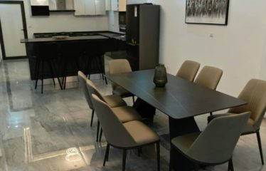 NGAPAROU : Villa contemporaine de standing en R+1 avec piscine à vendre