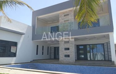 NGAPAROU : Une belle et grande villa à vendre