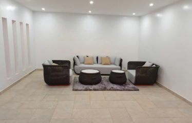 NGAPAROU : Villa contemporaine de standing en R+1 avec piscine à vendre