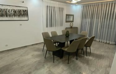 NGAPAROU : Villa contemporaine de standing en R+1 avec piscine à vendre