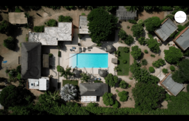 WARANG : Sur la Petite Côte du Sénégal Superbe domaine de 550M² habitables sur un terrain d’environ 5000M²