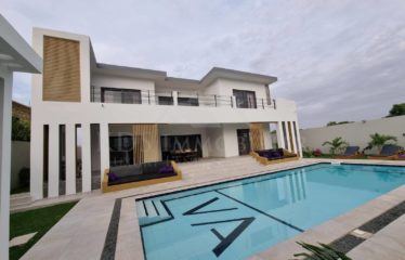 NGAPAROU : Villa en deuxième ligne de mer à vendre