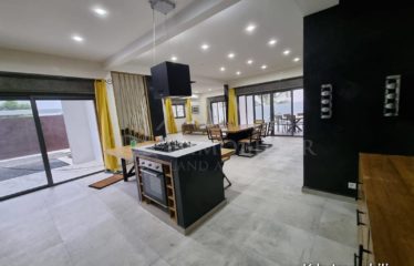 NGAPAROU : Villa en deuxième ligne de mer à vendre