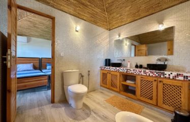 NIANING : Splendide villa 3 chambres sur 1900M² de terrain avec piscine à vendre