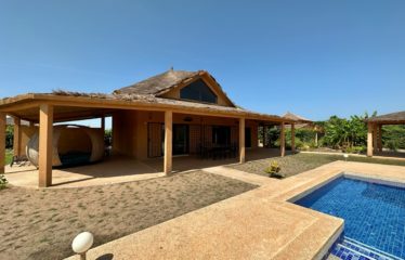 NIANING : Splendide villa 3 chambres sur 1900M² de terrain avec piscine à vendre