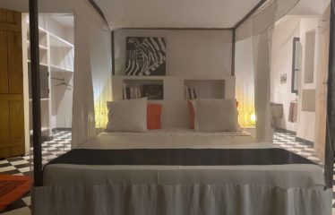 WARANG : Sur la Petite Côte du Sénégal Superbe domaine de 550M² habitables sur un terrain d’environ 5000M²