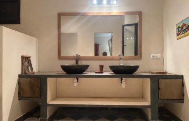 WARANG : Sur la Petite Côte du Sénégal Superbe domaine de 550M² habitables sur un terrain d’environ 5000M²