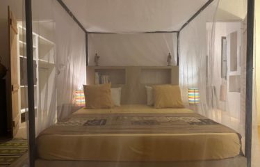 WARANG : Sur la Petite Côte du Sénégal Superbe domaine de 550M² habitables sur un terrain d’environ 5000M²