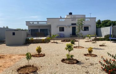 NGUERIGNE : Villa 3 chambres avec piscine à vendre