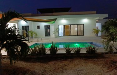 NGAPAROU : Villa contemporaine 5 chambres avec piscine à vendre